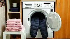 Why Do Some Homemakers Put a Towel in the Washing Machine When Washing a Down Jacket?