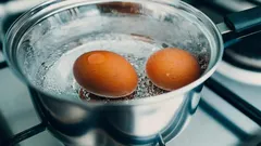 Should You Start Boiling Eggs in Cold Water or Hot Water? Remember This Forever.