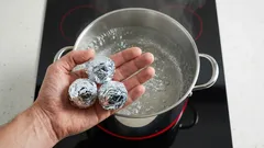 What Happens if You Put Foil in Boiling Water—and How It Can Be Useful in the Kitchen