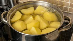 Why Experienced Home Cooks Never Pour Out the Water After Boiling Potatoes